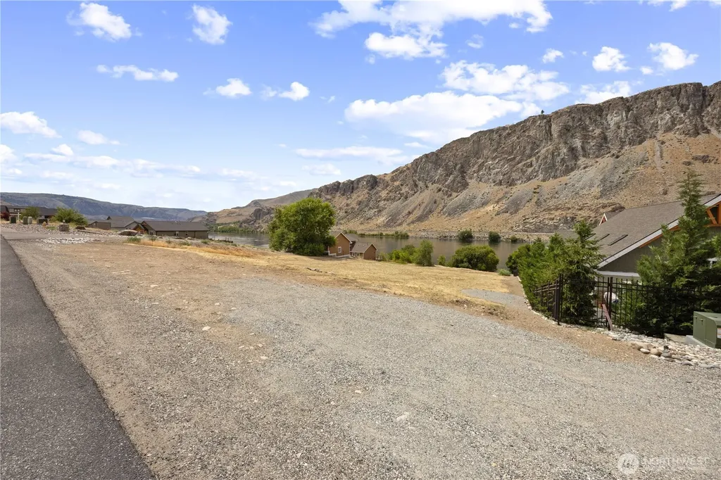 27 N Shore Drive Orondo WA 98843