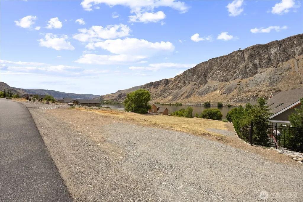 27 N Shore Drive Orondo WA 98843