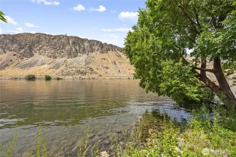 27 N Shore Drive Orondo WA 98843