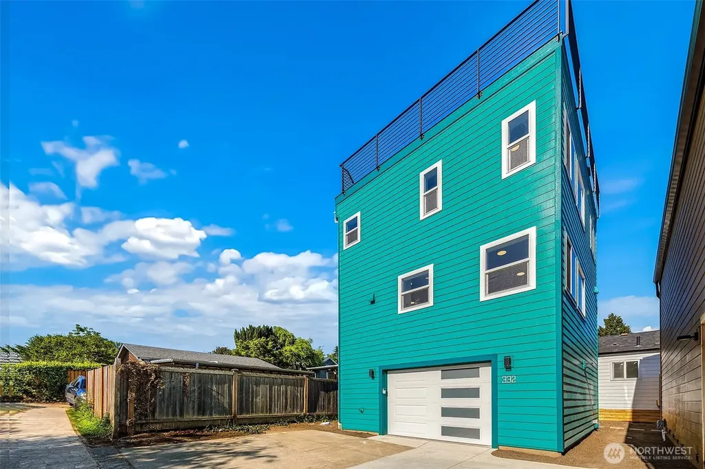 332 NE Elk Place Seattle WA 98115