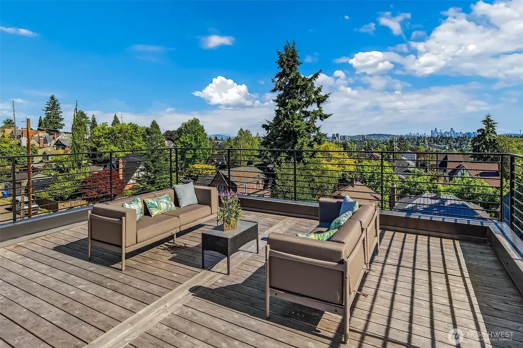 332 NE Elk Place Seattle WA 98115