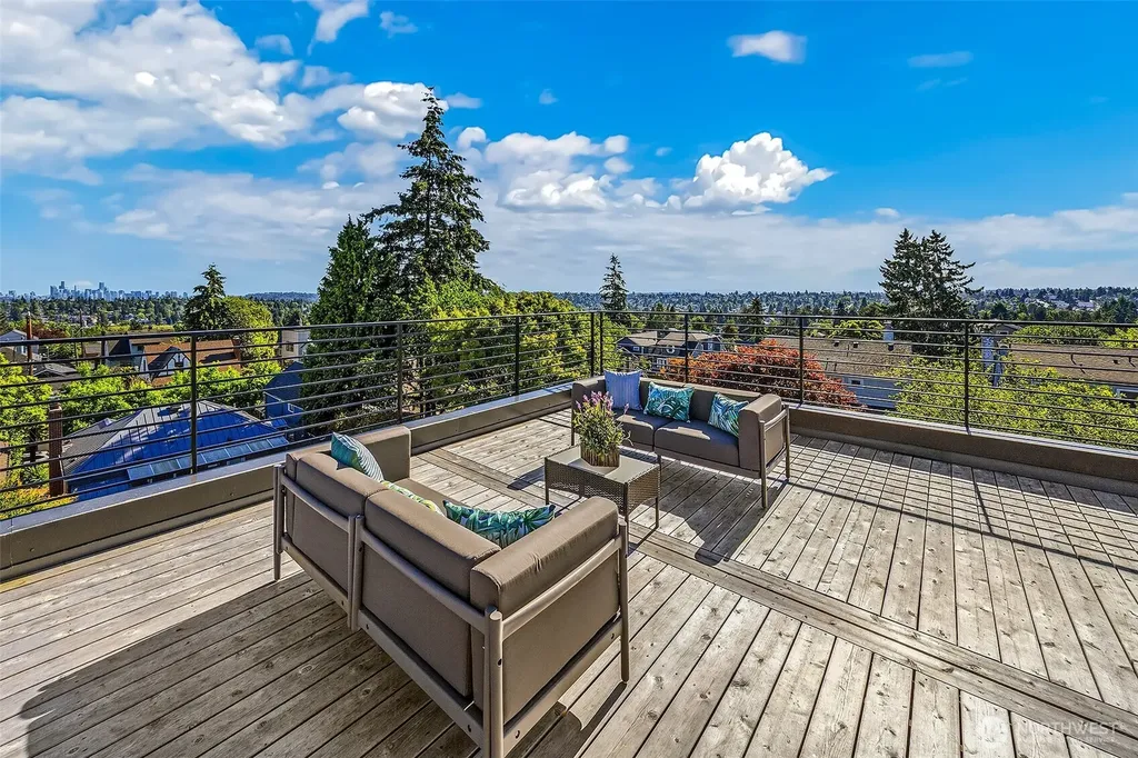 332 NE Elk Place Seattle WA 98115
