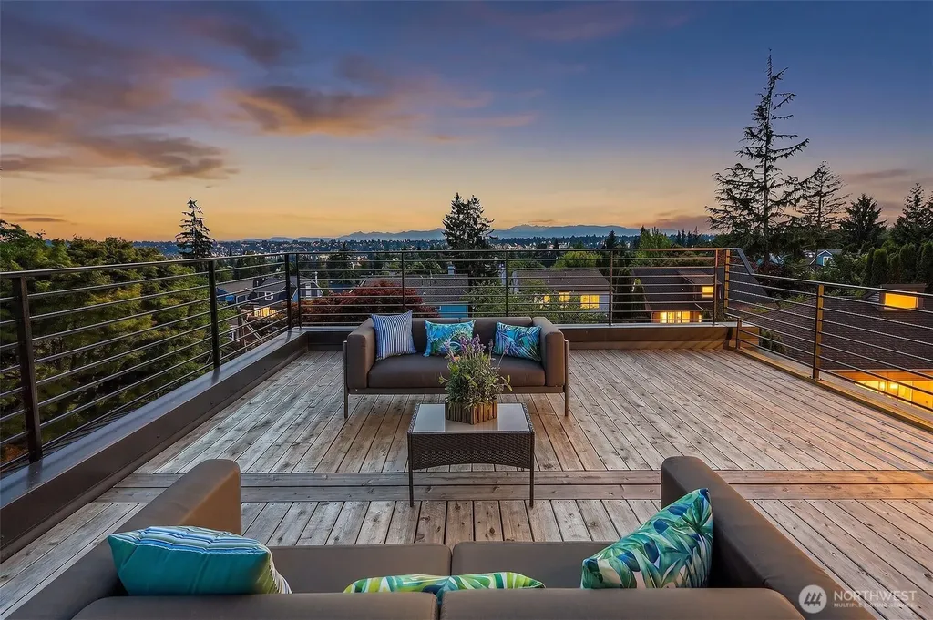 332 NE Elk Place Seattle WA 98115