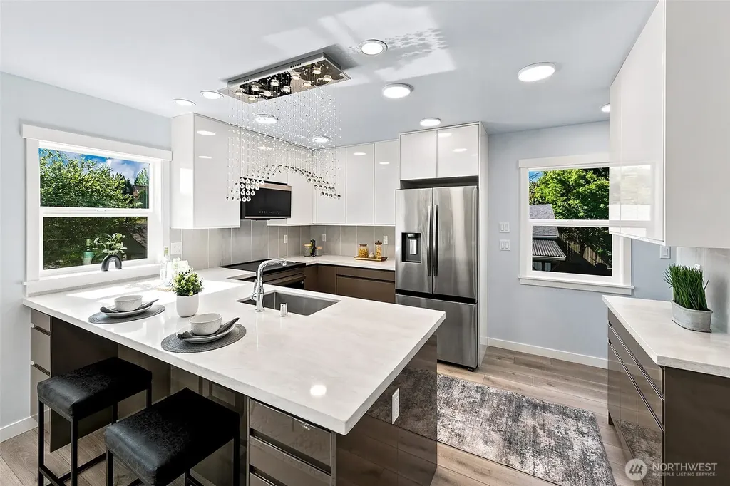 332 NE Elk Place Seattle WA 98115