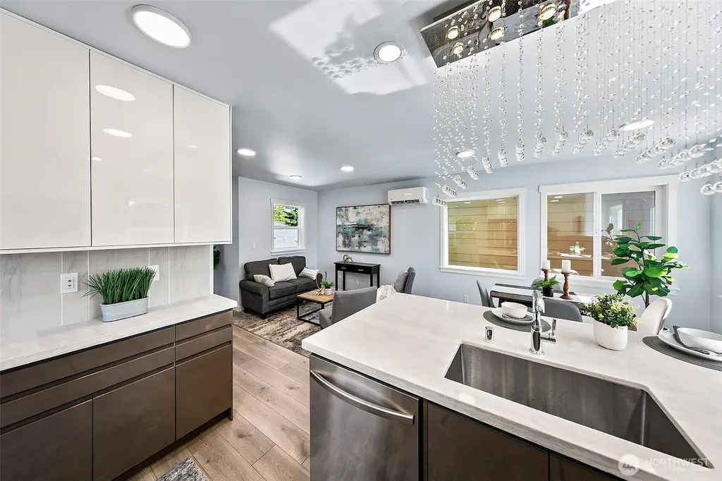 332 NE Elk Place Seattle WA 98115