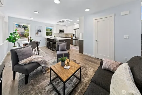 332 NE Elk Place Seattle WA 98115