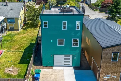 332 NE Elk Place Seattle WA 98115
