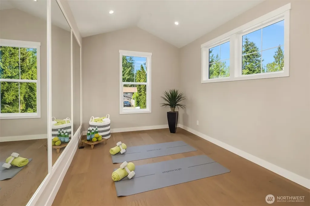 10223 NE 24th Street Bellevue WA 98004