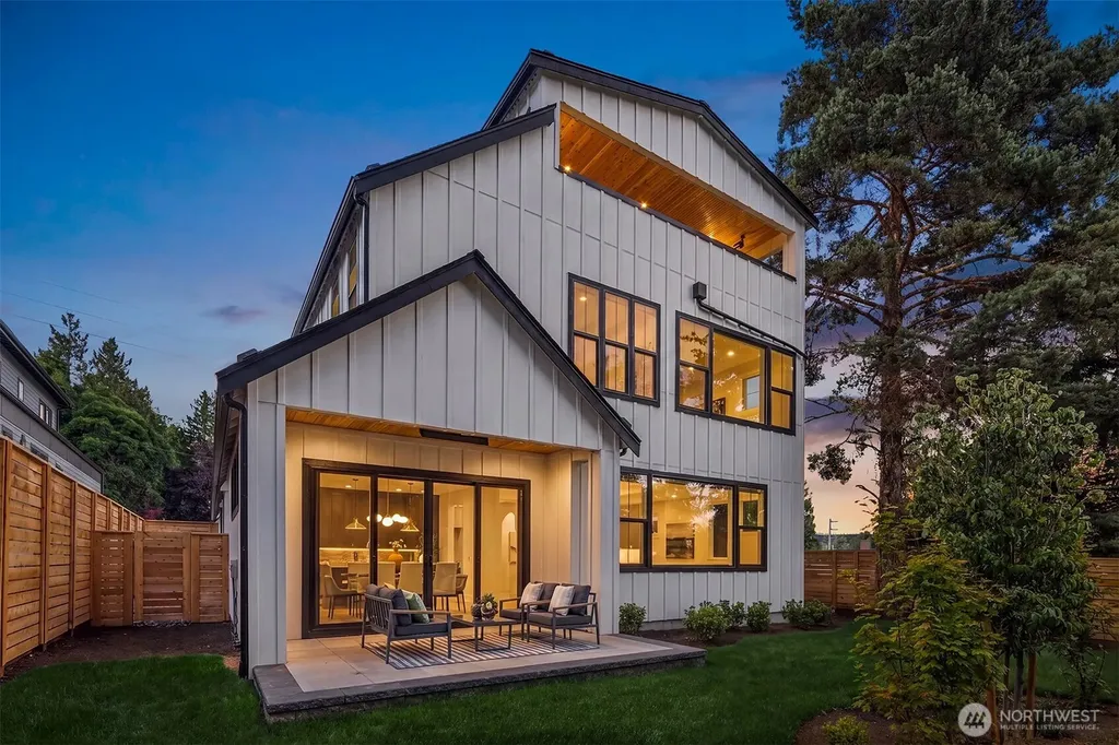 10223 NE 24th Street Bellevue WA 98004