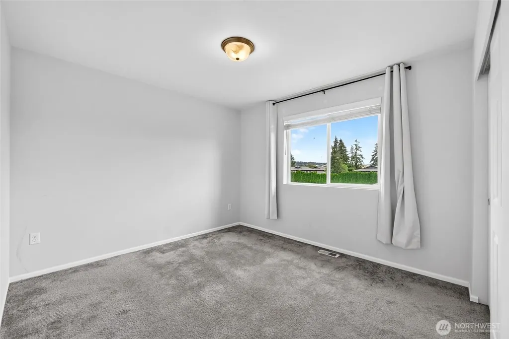 15742 58th Street Ct E Sumner WA 98390