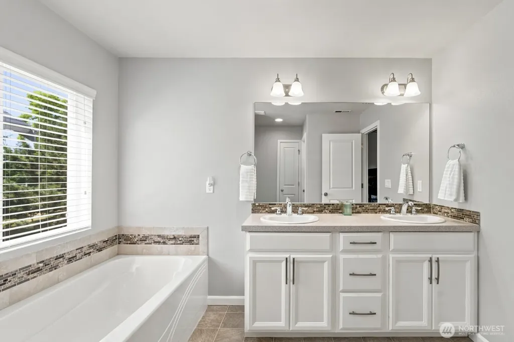 8825 Corona Ct Court NE Lacey WA 98516