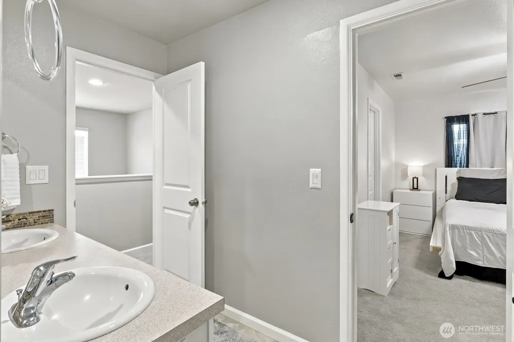 8825 Corona Ct Court NE Lacey WA 98516