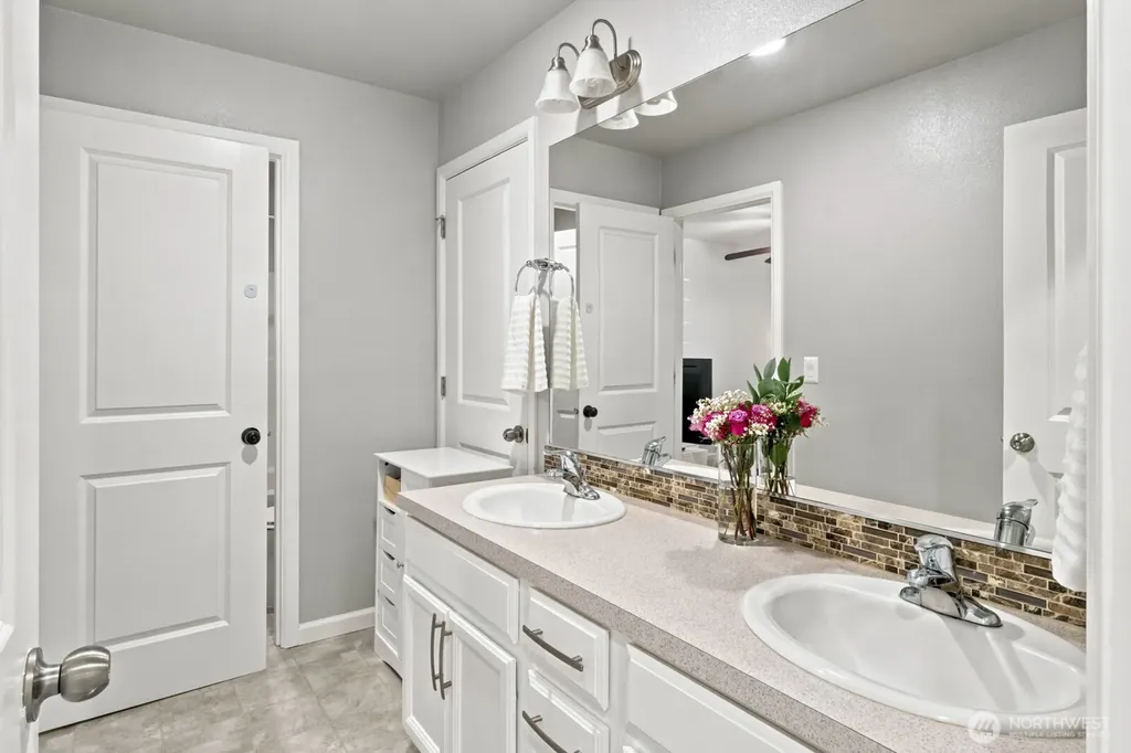 8825 Corona Ct Court NE Lacey WA 98516