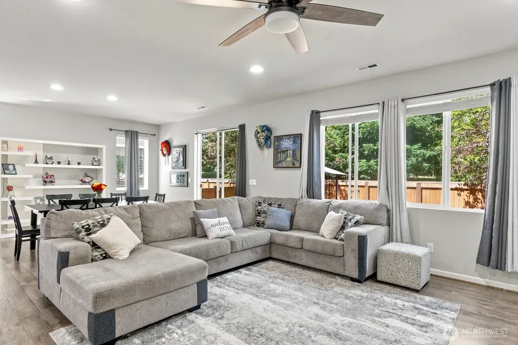 8825 Corona Ct Court NE Lacey WA 98516