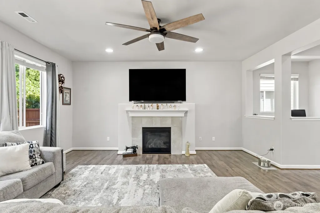 8825 Corona Ct Court NE Lacey WA 98516