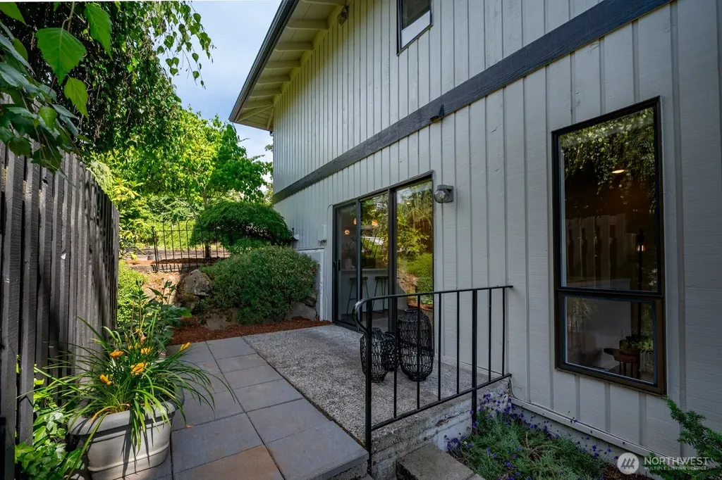 10 18th Avenue Kirkland WA 98033