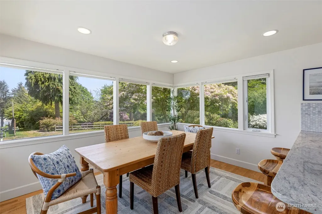 5930 Rose Loop NE Bainbridge Island WA 98110