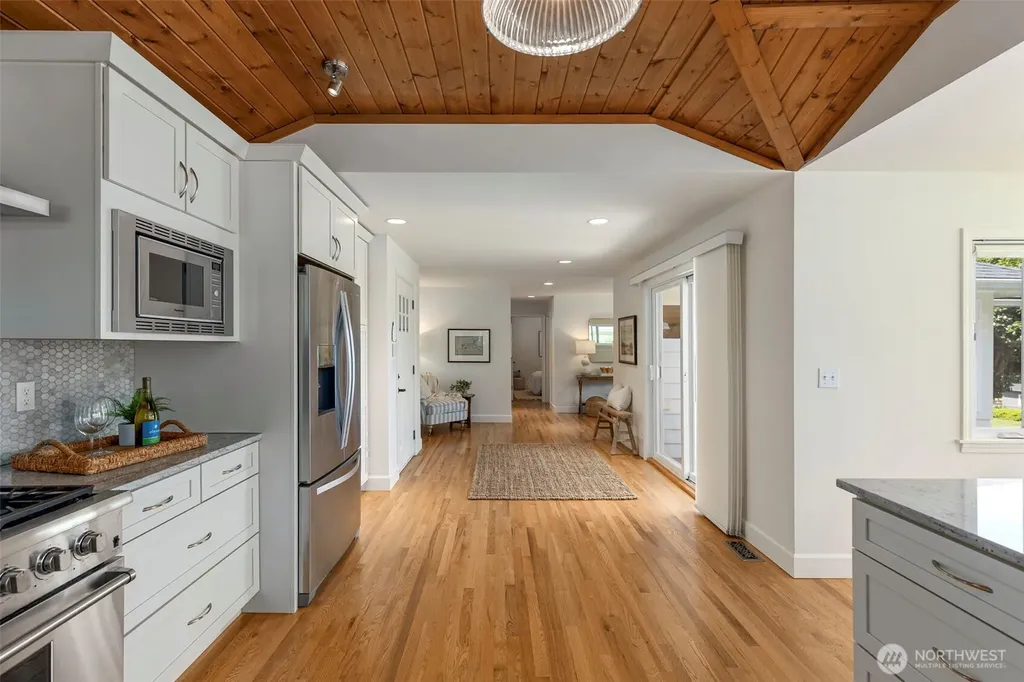5930 Rose Loop NE Bainbridge Island WA 98110