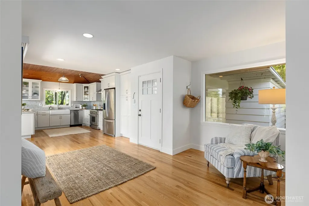 5930 Rose Loop NE Bainbridge Island WA 98110