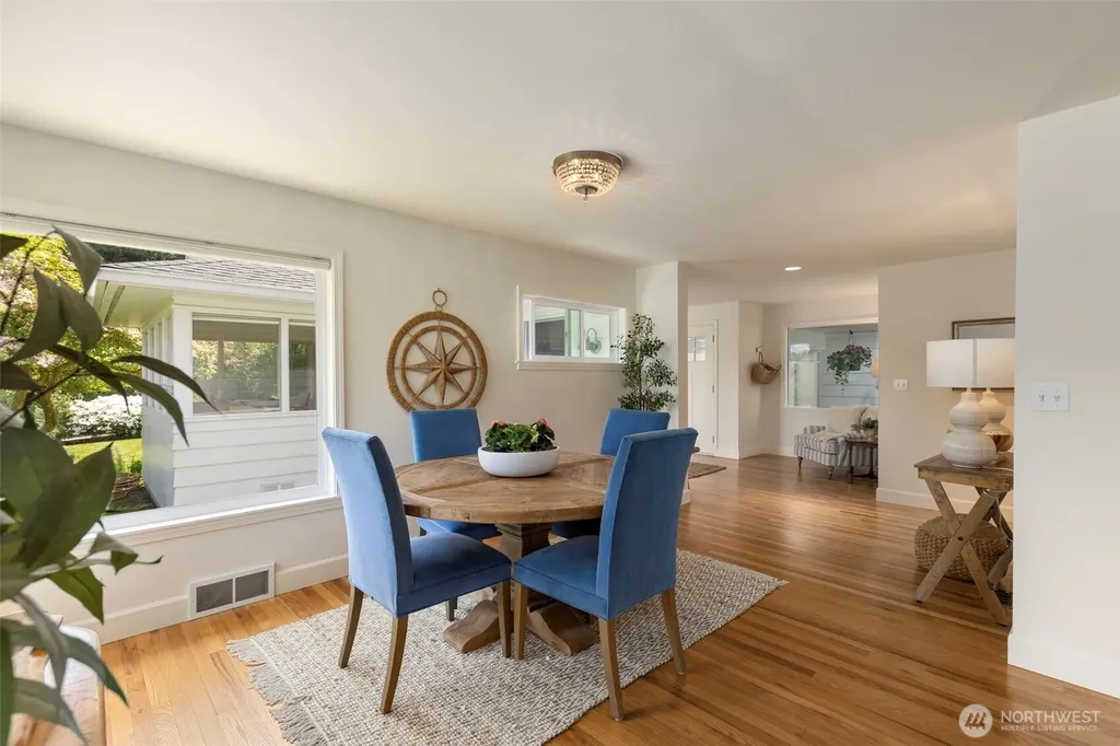 5930 Rose Loop NE Bainbridge Island WA 98110