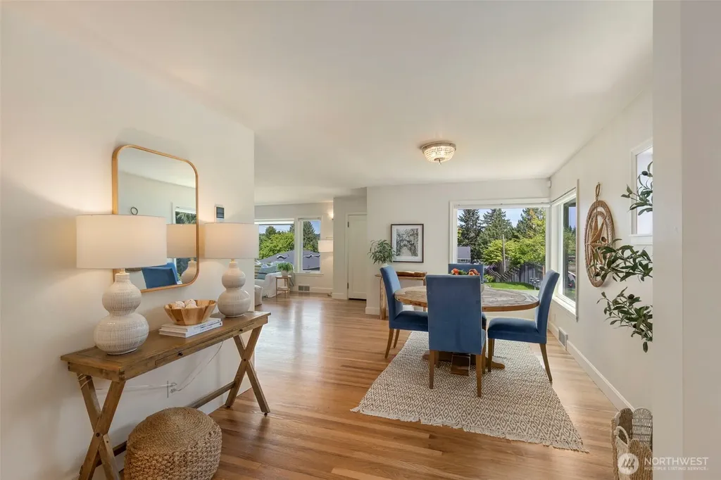 5930 Rose Loop NE Bainbridge Island WA 98110