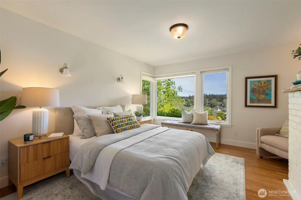 5930 Rose Loop NE Bainbridge Island WA 98110