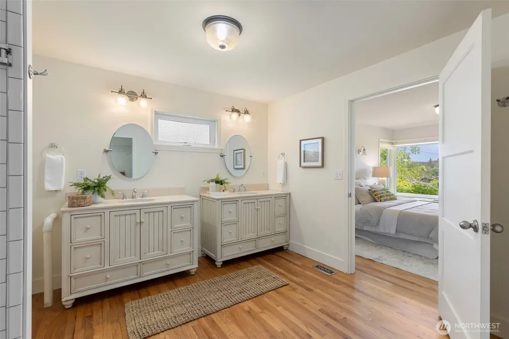 5930 Rose Loop NE Bainbridge Island WA 98110