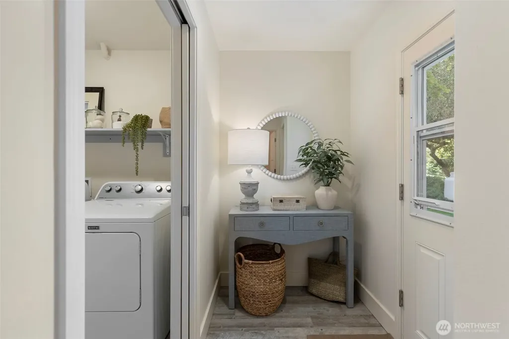 5930 Rose Loop NE Bainbridge Island WA 98110