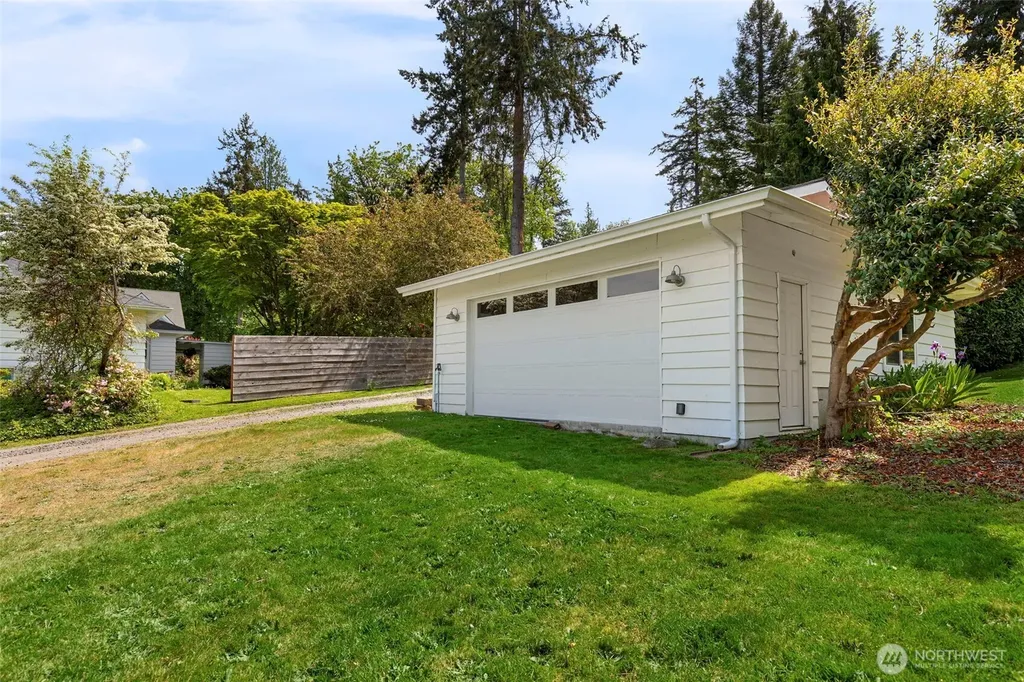 5930 Rose Loop NE Bainbridge Island WA 98110