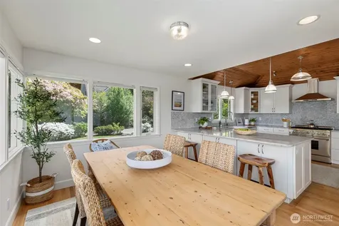 5930 Rose Loop NE Bainbridge Island WA 98110