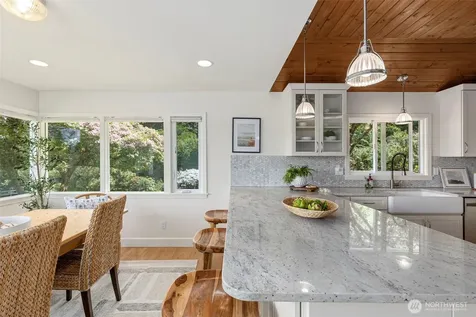 5930 Rose Loop NE Bainbridge Island WA 98110