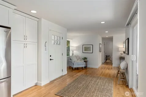5930 Rose Loop NE Bainbridge Island WA 98110