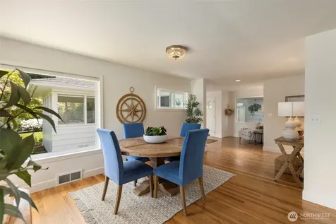 5930 Rose Loop NE Bainbridge Island WA 98110