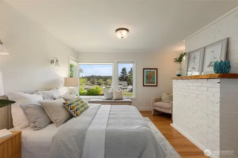5930 Rose Loop NE Bainbridge Island WA 98110