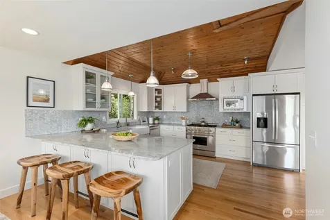 5930 Rose Loop NE Bainbridge Island WA 98110