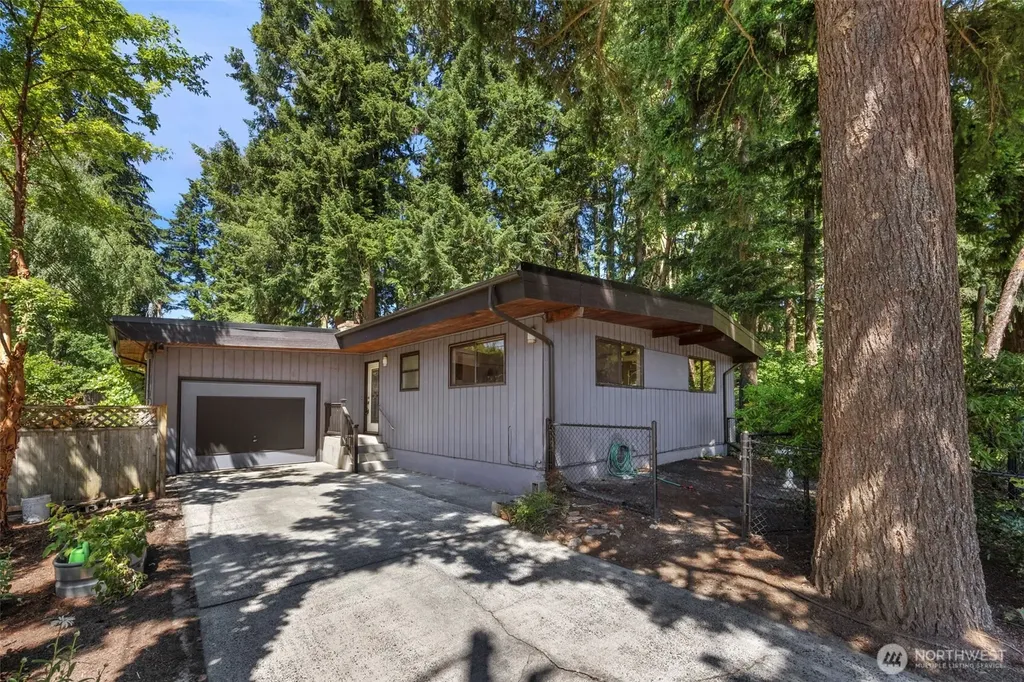 12521 2nd Avenue NE Seattle WA 98125