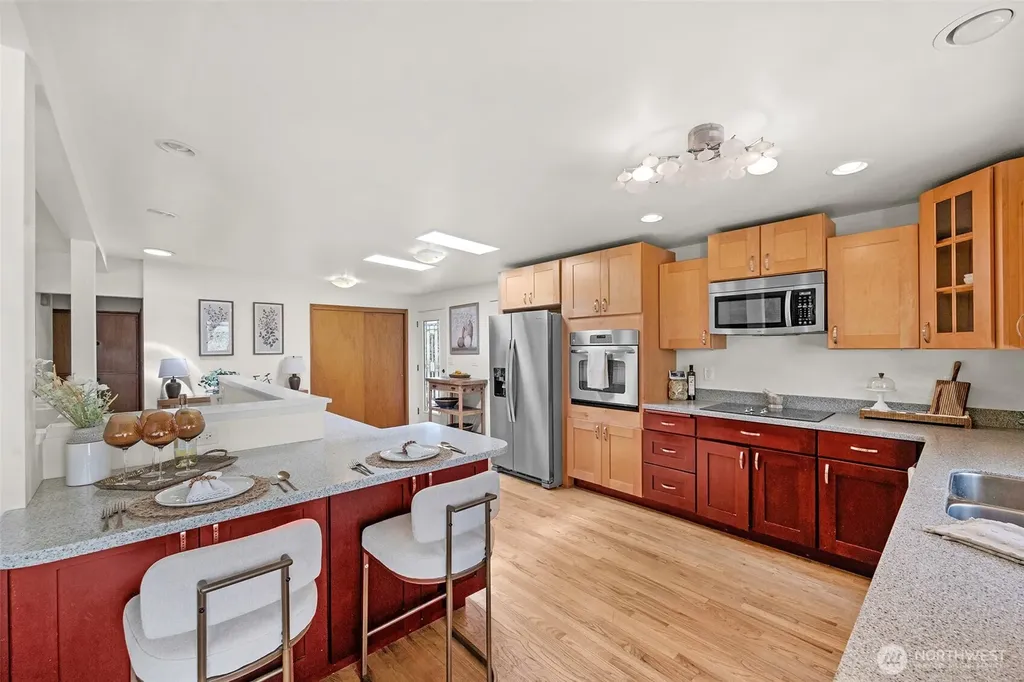 12521 2nd Avenue NE Seattle WA 98125