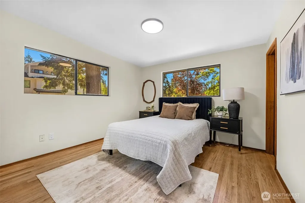12521 2nd Avenue NE Seattle WA 98125