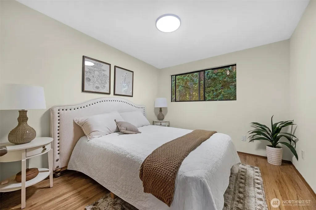 12521 2nd Avenue NE Seattle WA 98125