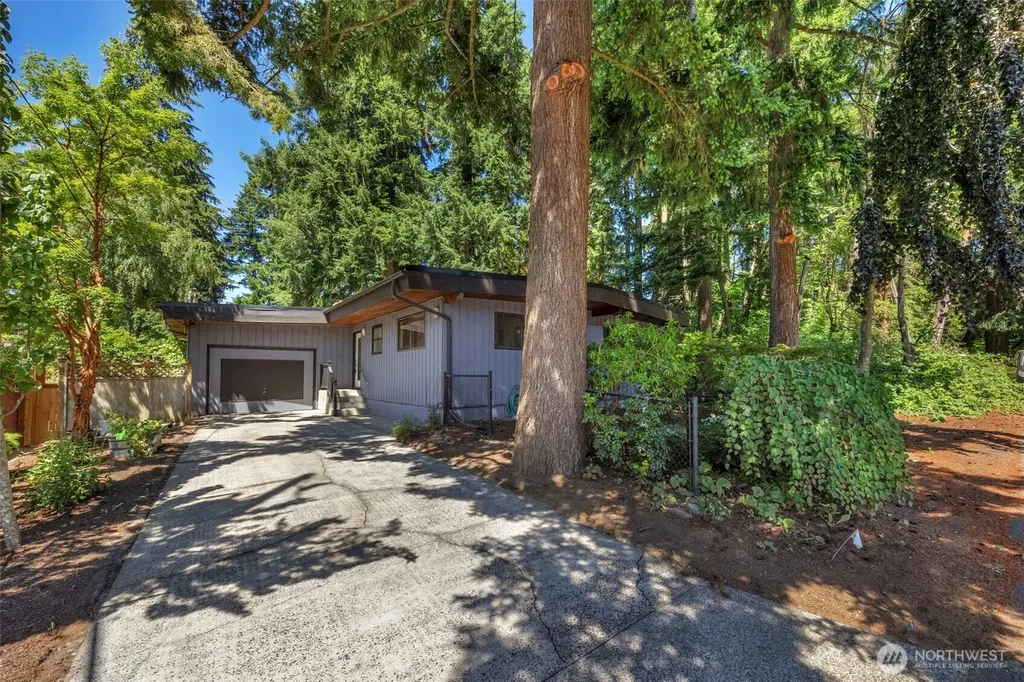 12521 2nd Avenue NE Seattle WA 98125