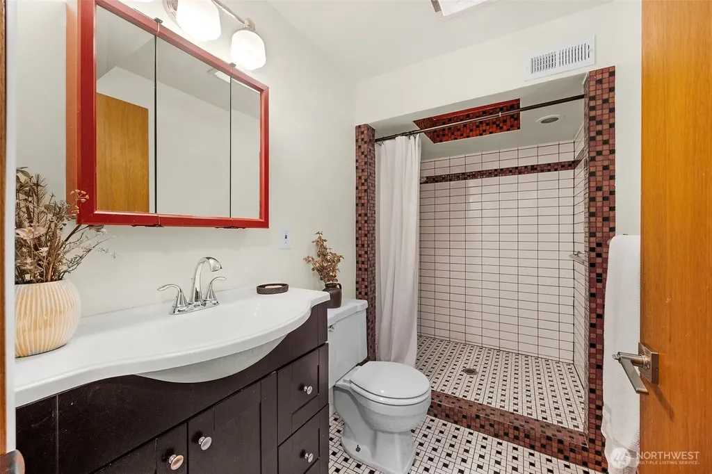 12521 2nd Avenue NE Seattle WA 98125