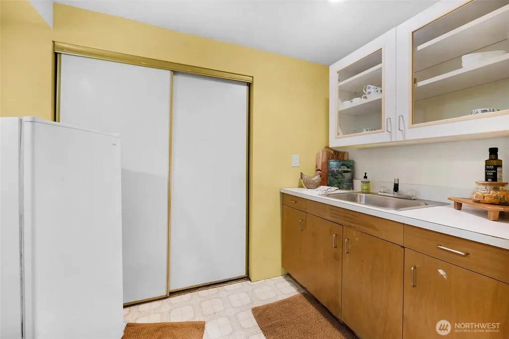 12521 2nd Avenue NE Seattle WA 98125