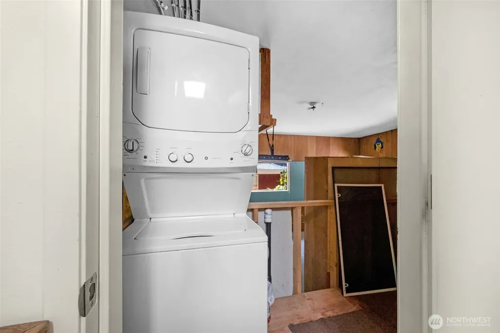 12521 2nd Avenue NE Seattle WA 98125
