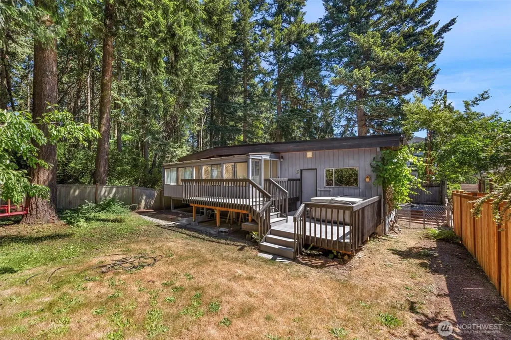 12521 2nd Avenue NE Seattle WA 98125
