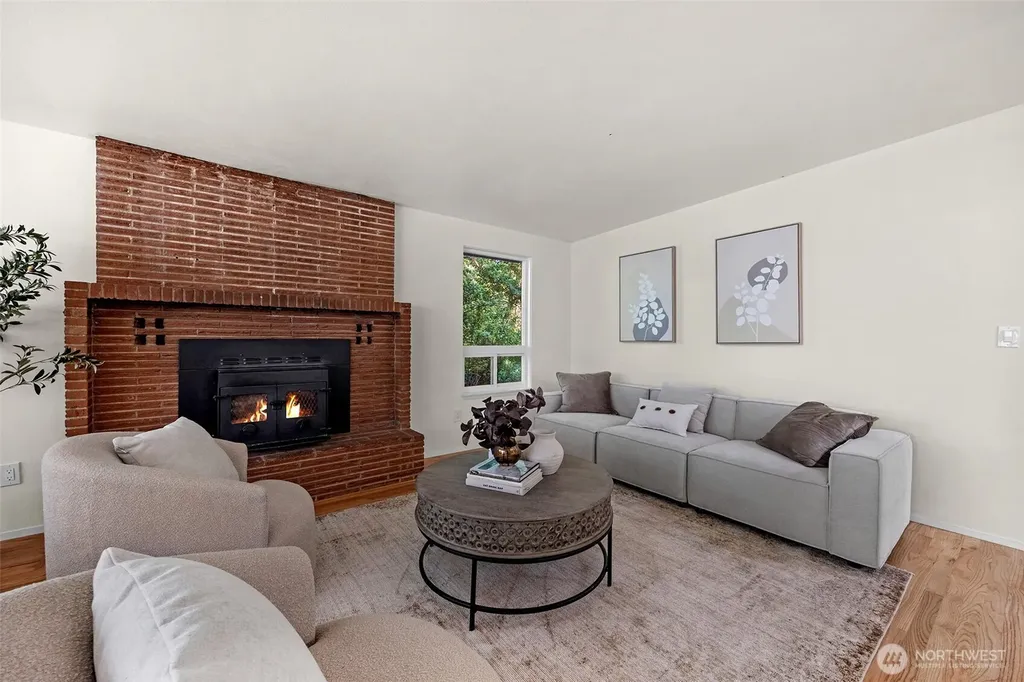 12521 2nd Avenue NE Seattle WA 98125