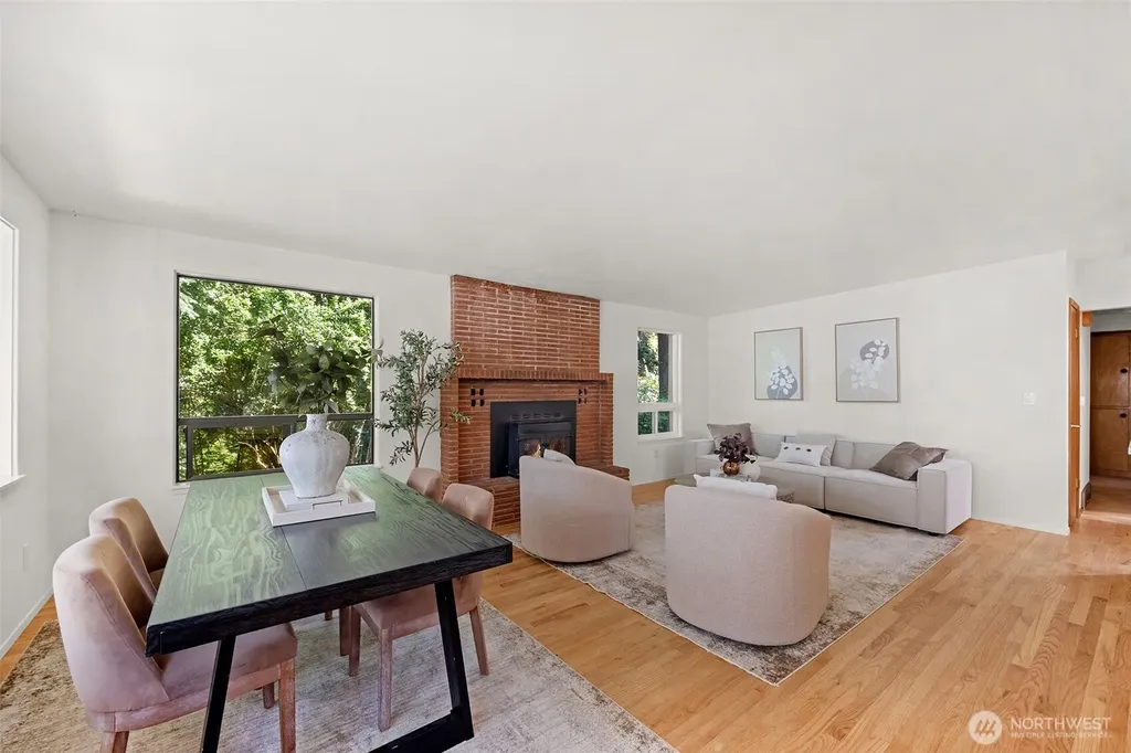 12521 2nd Avenue NE Seattle WA 98125