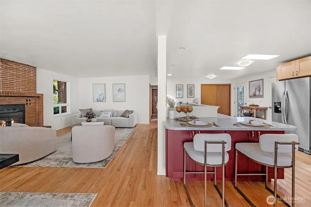 12521 2nd Avenue NE Seattle WA 98125