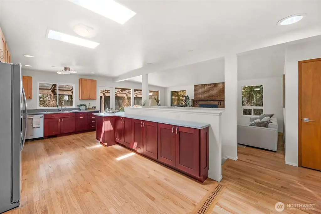 12521 2nd Avenue NE Seattle WA 98125