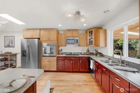 12521 2nd Avenue NE Seattle WA 98125