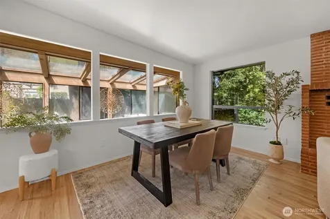 12521 2nd Avenue NE Seattle WA 98125